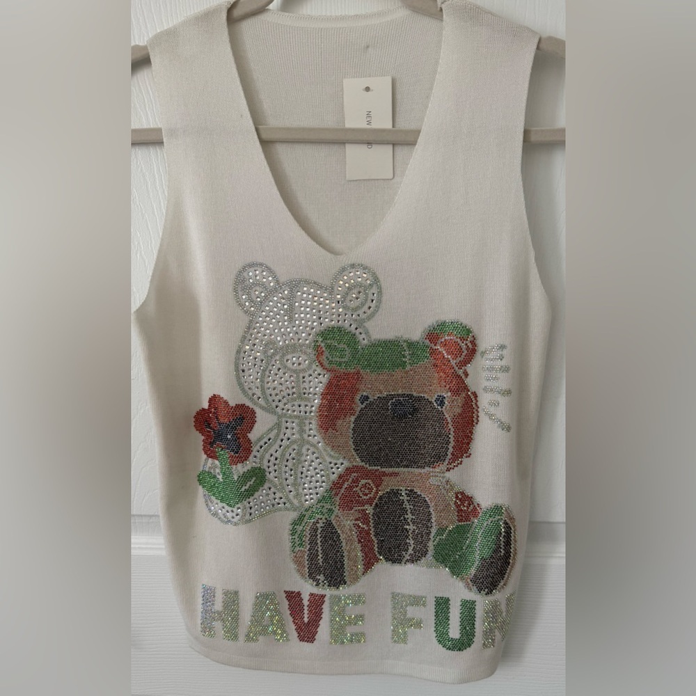 WOMEN FUN BEAR GRAPHIC WITH RHINESTONES TANK TOP